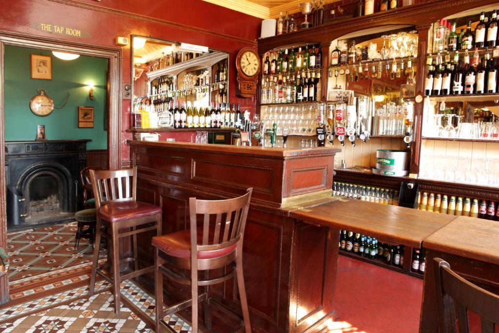 Crotty'S Pub & Accommodation Kilrush Exterior photo